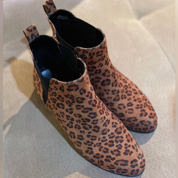 Boots, leopard print from the Jillian Harris collection - Picture 2 of 3